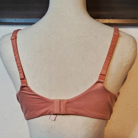 Victoria's Secret Body by Victoria No-Wire Bra - Picture 3 of 7